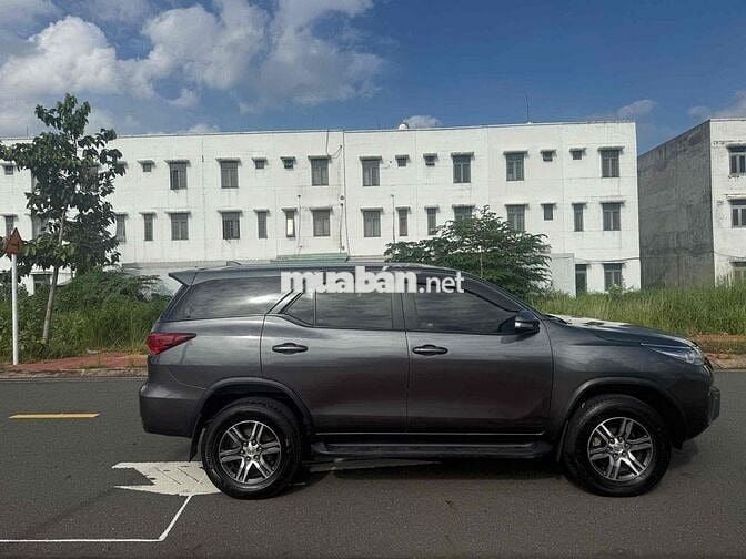 Toyota Fortuner 2017 Xám Số sàn