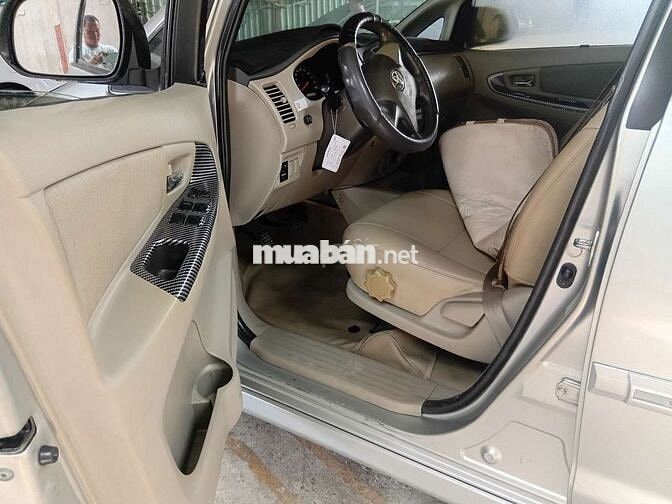 Toyota Innova 2.0E 2015 Số sàn Bạc