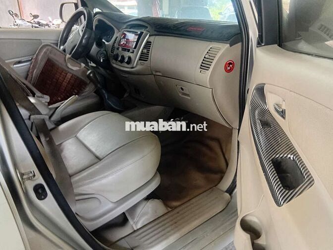 Toyota Innova 2.0E 2015 Số sàn Bạc