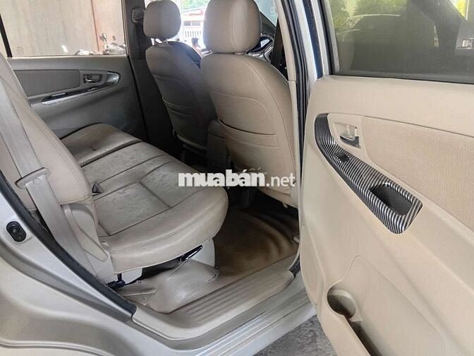 Toyota Innova 2.0E 2015 Số sàn Bạc