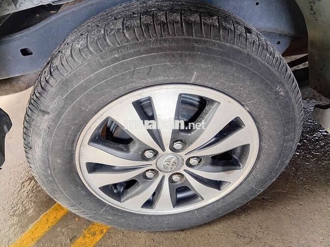Toyota Innova 2.0E 2015 Số sàn Bạc