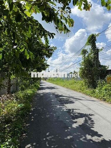 Bán 1500m2 đất Mặt tiền KCN Giao Long