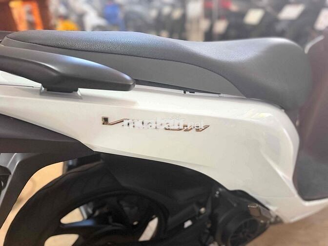Honda Vision Trắng Xăng