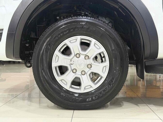 Ford Ranger 2021 2.2L XLS 4x2 AT Trắng