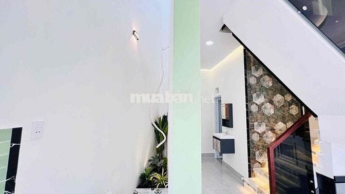 Nhà Đúc 2 Tầng 3PN Giáp Q12 – Xe Hơi Tận Nhà – Nhỉnh 1 Tỷ