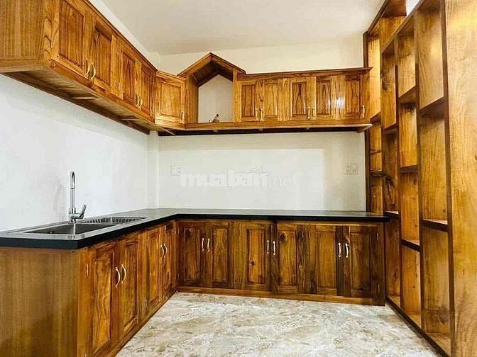 nhà 2 tầng 3 phòng ngủ hẻm xe hơi,gần cầu Nguyễn Hoàng