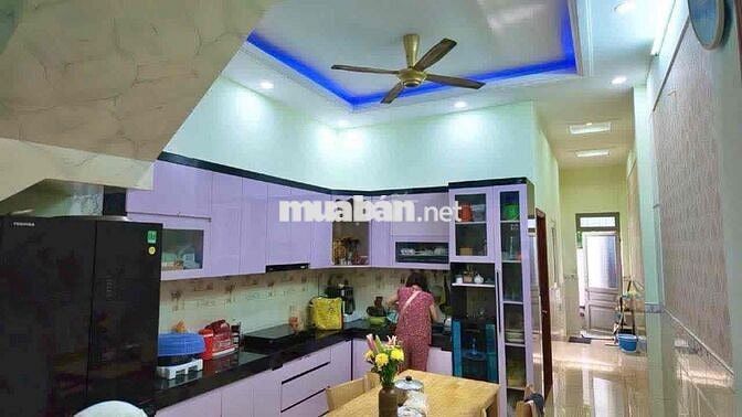 Chính chu chuyển chổ ở cần bán nhà ở Chợ Đông Hoà, sát Uỷ Ban Đông Hoà