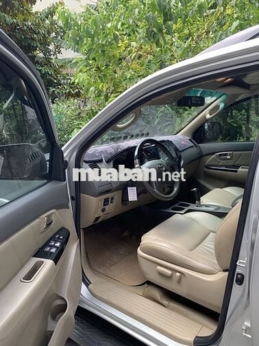 Toyota Fortuner 2012 Bạc 8 chỗ