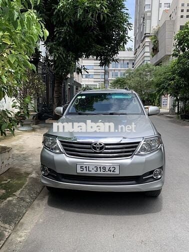 Toyota Fortuner 2012 Bạc 8 chỗ
