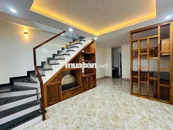 nhà 2 tầng 3 phòng ngủ hẻm xe hơi,gần cầu Nguyễn Hoàng