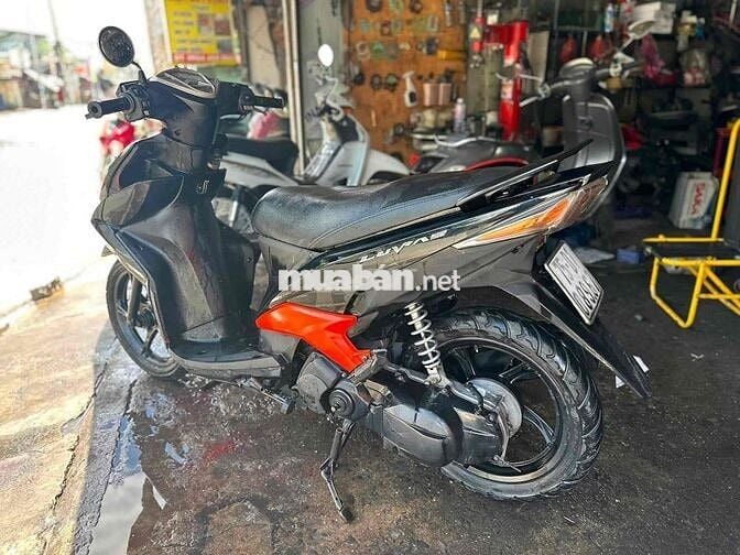 Yamaha Luvias 2012 Đen, Đỏ