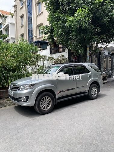 Toyota Fortuner 2012 Bạc 8 chỗ