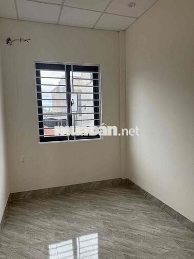 nhà 2 tầng 3 phòng ngủ hẻm xe hơi,gần cầu Nguyễn Hoàng