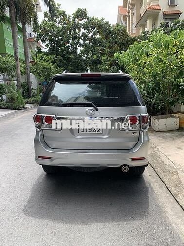 Toyota Fortuner 2012 Bạc 8 chỗ