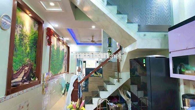 Chính chu chuyển chổ ở cần bán nhà ở Chợ Đông Hoà, sát Uỷ Ban Đông Hoà