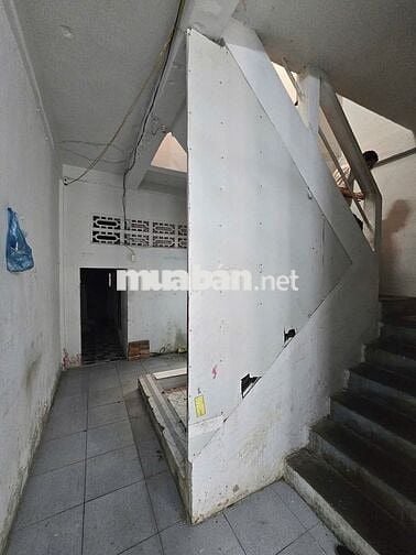 Nhà 2 lầu 2PN mặt tiền đường Trần Hưng Đạo chỉ 15 triệu