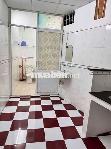 Cho thuê nguyên căn Cấp 4 sạch đẹp. sát mặt tiền đường Nguyễn Du p7 GV
