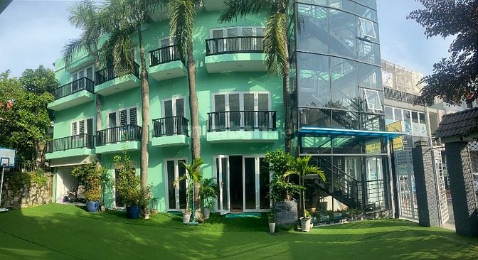 Nhà 3 tầng (300m2/tang) sân 300m2 