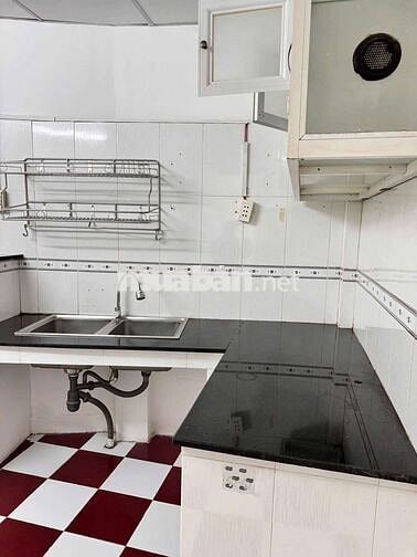 Cho thuê nguyên căn Cấp 4 sạch đẹp. sát mặt tiền đường Nguyễn Du p7 GV