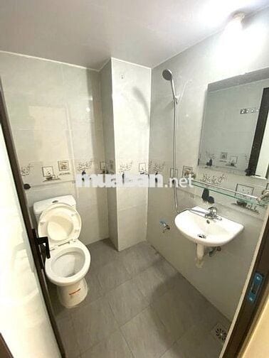 CHO THUÊ CĂN HỘ STUDIO SIÊU ĐẸP CỬA SỔ THOÁNG NGAY TRẦN THÁI TÔNG