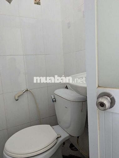 Phòng trọ ngay trung tâm Quận 5, view mặt tiền lầu 2, Giá 2.5- 4tr