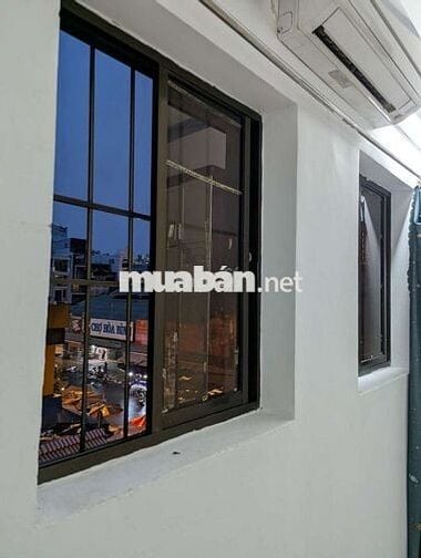 Phòng trọ ngay trung tâm Quận 5, view mặt tiền lầu 2, Giá 2.5- 4tr