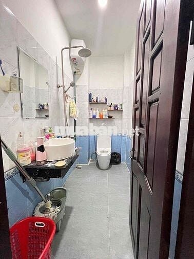 CHO THUÊ TOÀ NHÀ 3 TẦNG MẶT TIỀN LÊ VĂN HIẾN SÁT BÙI TÁ HÁN
