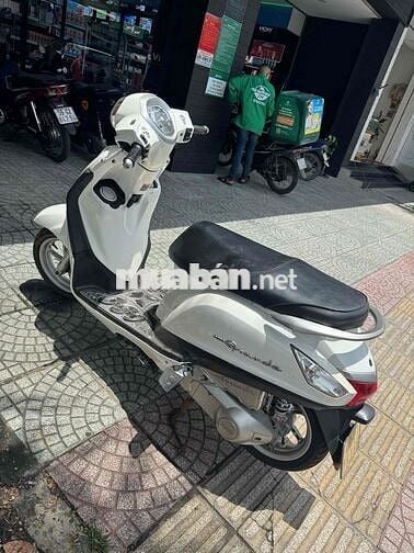 Yamaha Grande Trắng