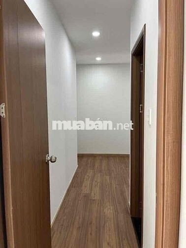 Chủ cần thuê gấp căn 2phòng ngủ Bcons Garden ,Nội thất cơ bản
