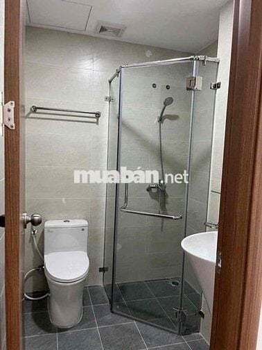 Chủ cần thuê gấp căn 2phòng ngủ Bcons Garden ,Nội thất cơ bản