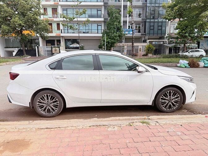 Kia K3 1.6 Premium 2022 Trắng 5 chỗ