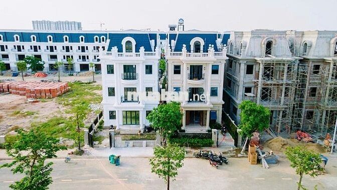 BIỆT THỰ NGHĨ DƯỠNG ĐƠN LẬP CÓ SÂN VƯỜN CỐT NỀN CAO KHÔNG NGẬP LỤT
