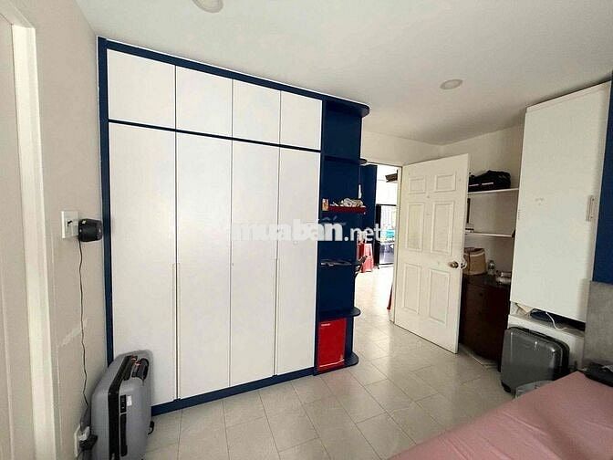 Bán gấp chung cư Hồ Hảo Hớn Q1