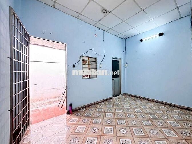 nhà rộng đường xe tải ngay sân bay