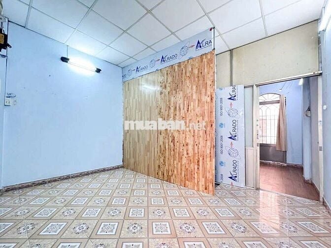nhà rộng đường xe tải ngay sân bay
