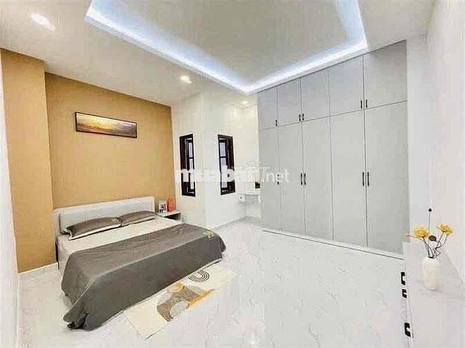 Mặt Tiền Khu HIỀN VƯƠNG, 4 Tấm, 4 x 18m, 5 Phòng Ngủ, 5 wc, sân Thượng