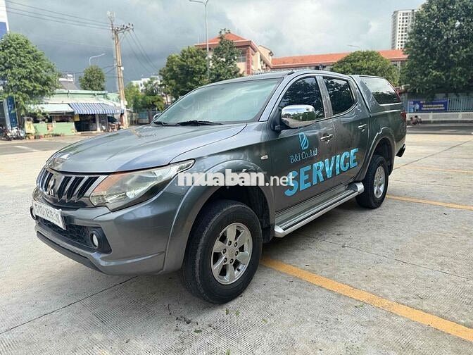 Mitsubishi Triton Xám