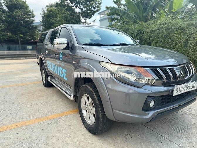 Mitsubishi Triton Xám