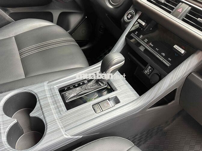 Mitsubishi Xpander Premium 2023 17.900 km Bạc