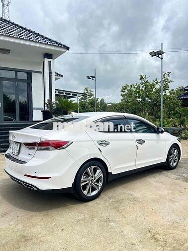 Hyundai Elantra 2017 Số tự động Trắng