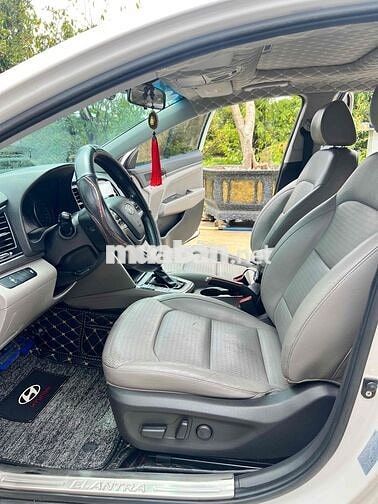 Hyundai Elantra 2017 Số tự động Trắng