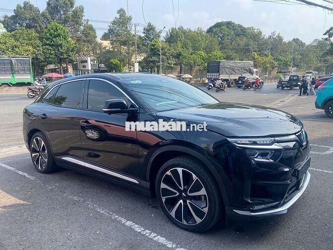 VinFast VF8 Plus SDI 2022 Điện Đen
