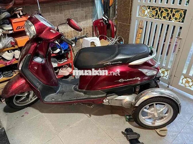 Yamaha Grande 3 bánh màu Đỏ