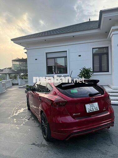 Ford Focus Tự động màu Đỏ