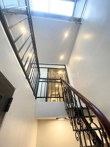 Cho thuê nhà ngõ 20 Cát Linh, DTSD 90m2, 3 tầng