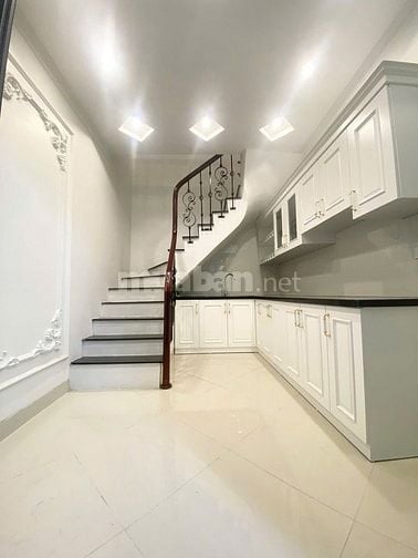 Cho thuê nhà ngõ 20 Cát Linh, DTSD 90m2, 3 tầng