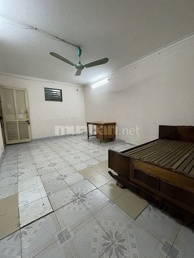 Cho thuê phòng tập thể tầng 1, 25m2, có chỗ để xe riêng, lối đi biệt l