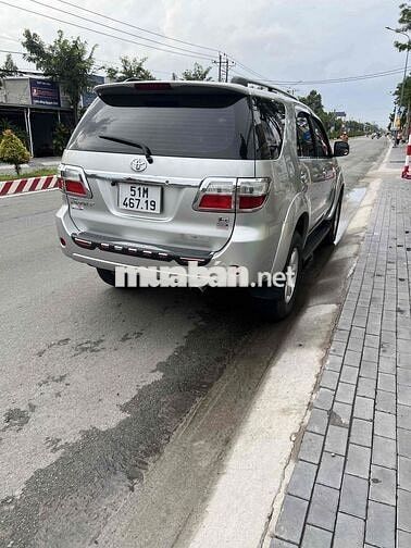 Toyota Fortuner 2011 máy dầu số sàn