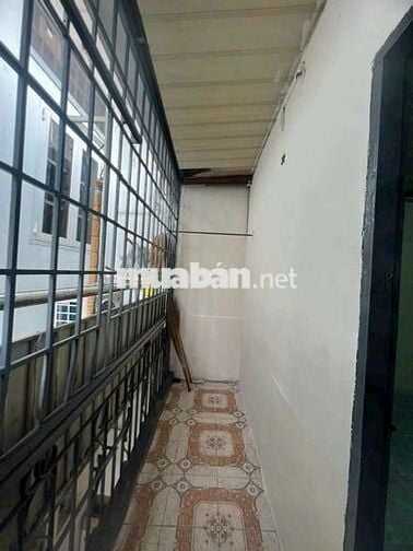 Cho thuê nhà đường Hưng Phú P9.Q8 DT.4m×5m } 1 Lầu 1 Phòng 1 toilet.