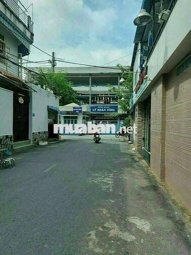 Cho thuê nhà đường Hưng Phú P9.Q8 DT.4m×5m } 1 Lầu 1 Phòng 1 toilet.